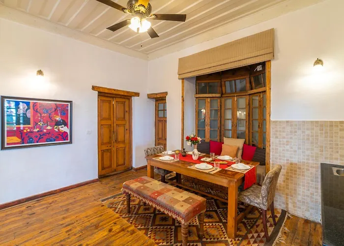 Stayvista At Paris Villa With Pvt Outdoor Heated Pool In Kasauli